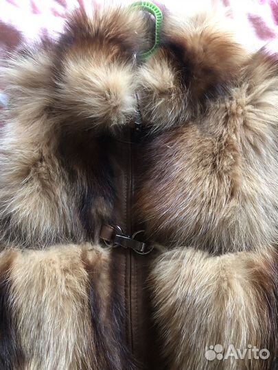 Жилетка женская меховая из лисы