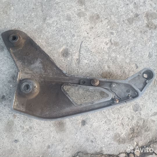 Крепление ножки пассажира