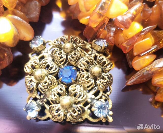 Янтарь СССР и брошь