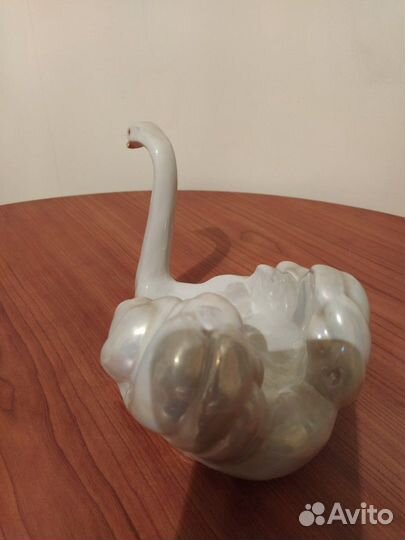 Статуэтка лебедь