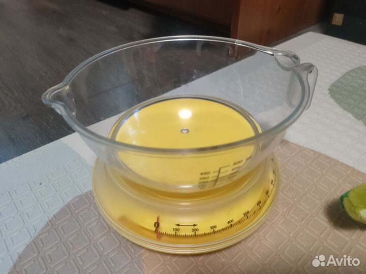 Весы кухонные механические с мерной чашей