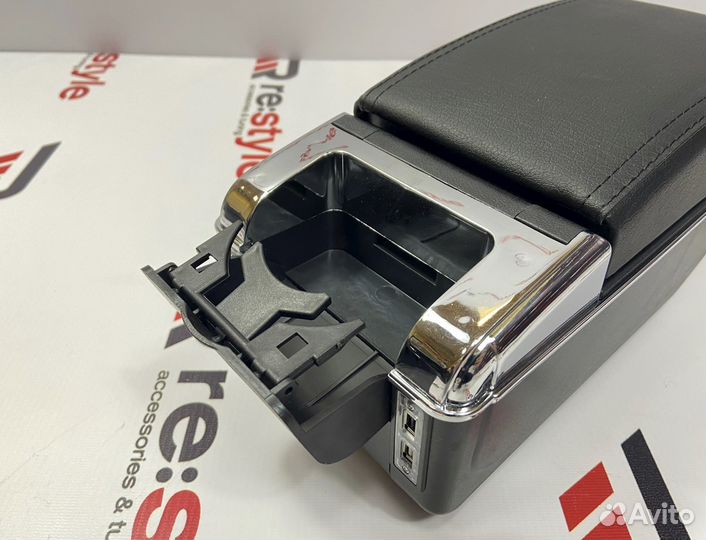 Бардачок подлокотник Mazda Demio 07-14г с USB