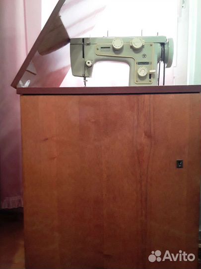 Швейная машина Подольск 142
