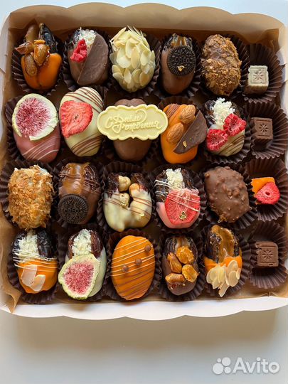 Финики в шоколаде в орехами миндаль фундук