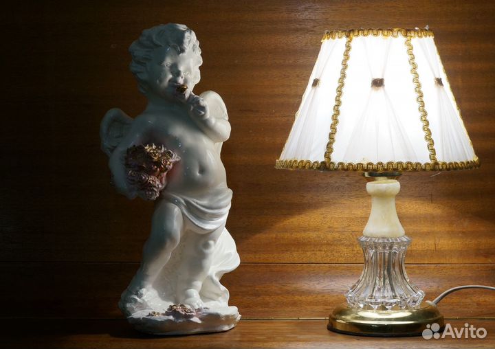 Статуэтка ангела. Ангелочек с розами