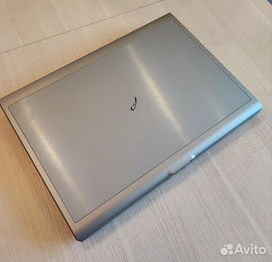 Ноутбук RoverBook Voyager V550