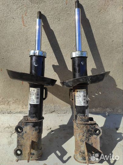Стойки амортизатора передние Opel Astra j