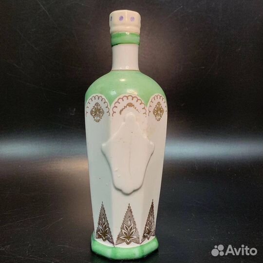 Фарфоровый графин лфз и тарелка фаянс