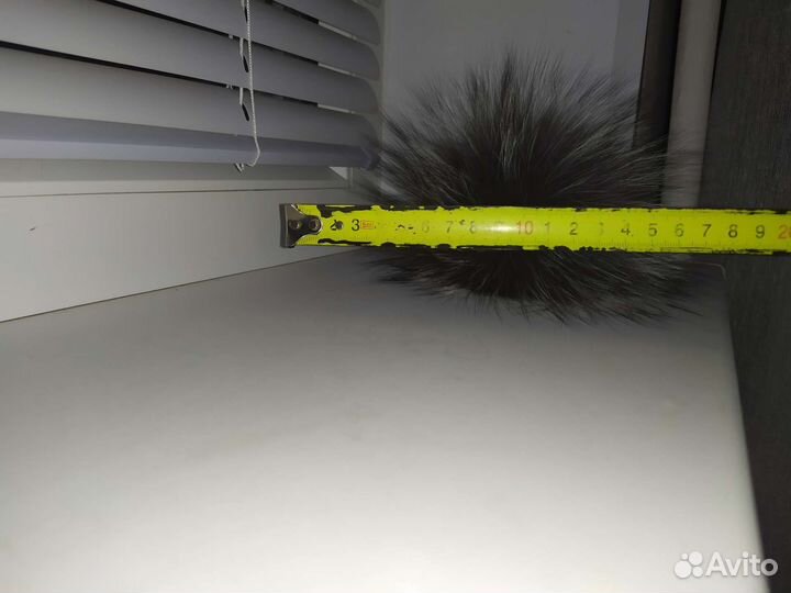 Помпоны парные натуральный мех. Декор для валешей