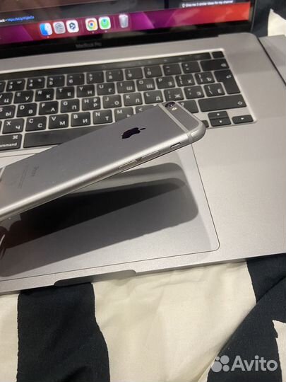 Телефон iPhone 6