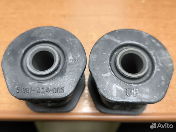 Два сайлентблока перед.нижних рычагов одним лотом
