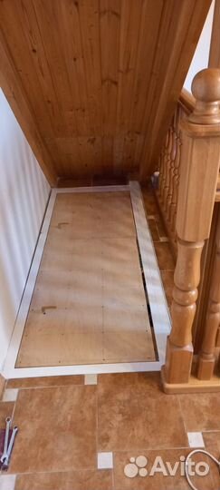 Люк в подвал напольный с амортизаторами 708*708