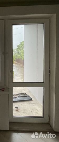 Пластиковая балконная дверь б/у