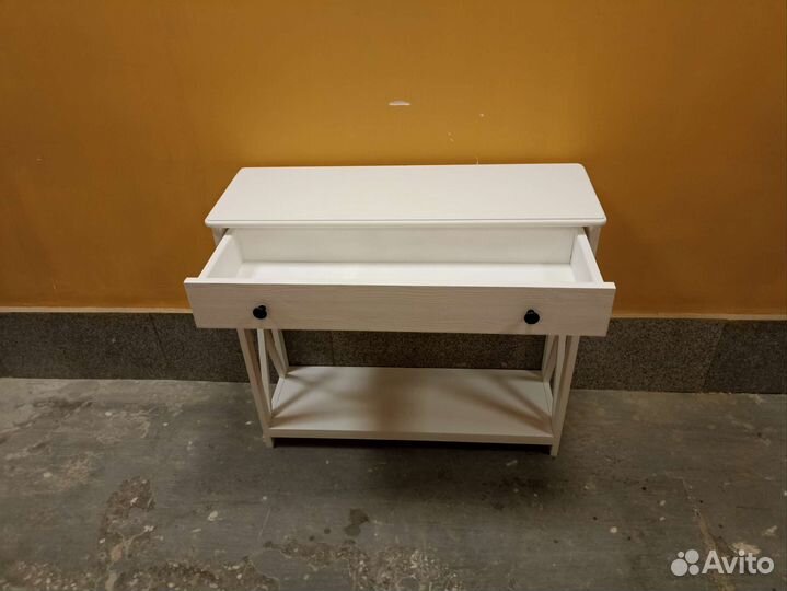 Туалетный столик, консоль
