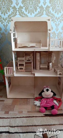 Большой кукольный домик