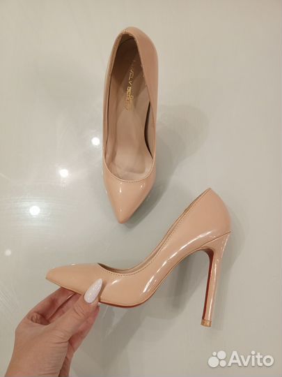 Туфли с острым носом