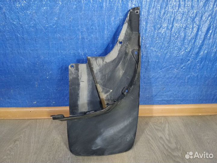 Брызговик задний правый Toyota Prado 150 2009