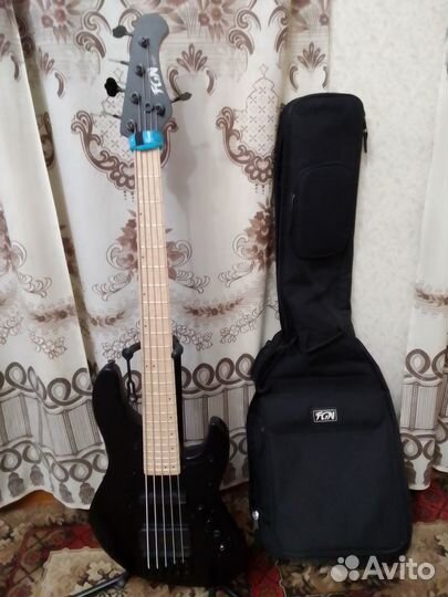 Пятиструнная бас-гитара