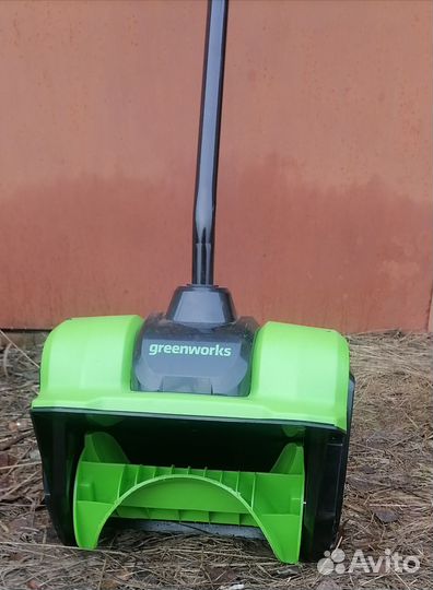 Аккумуляторный снегоуборщик-снеголопата greenworks