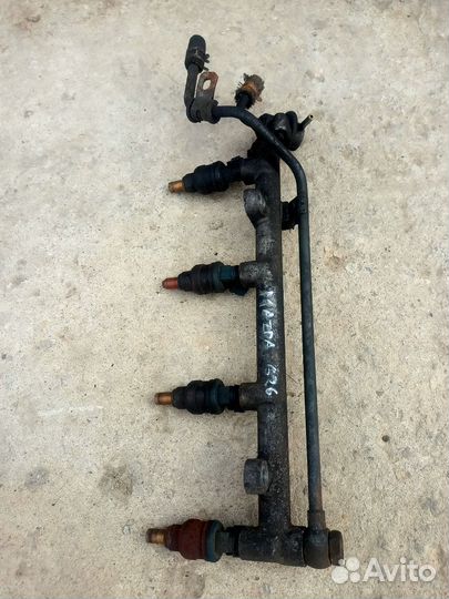 Топливная рампа с форсунками Mazda 626 GE