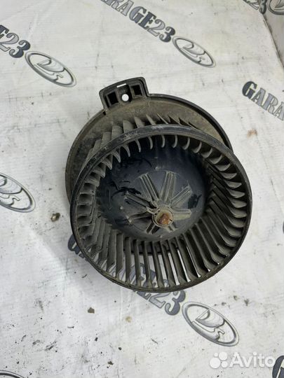 Моторчик печки Mazda MPV