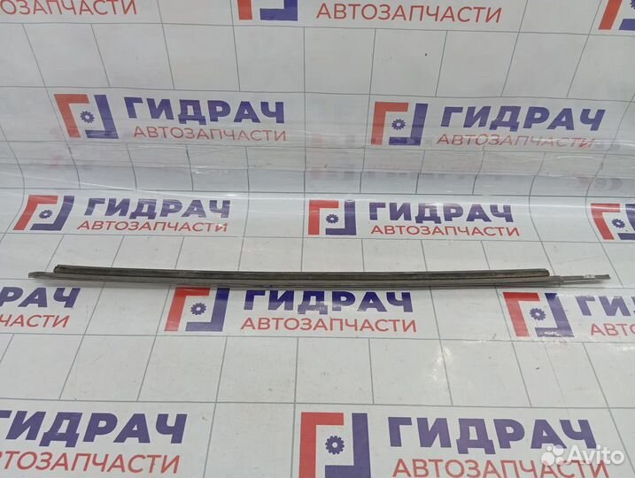 Накладка стекла переднего левого Ford Mondeo 3 (B4Y) 1350515