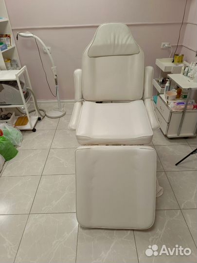 Косметологическая кушетка, педикюрное кресло