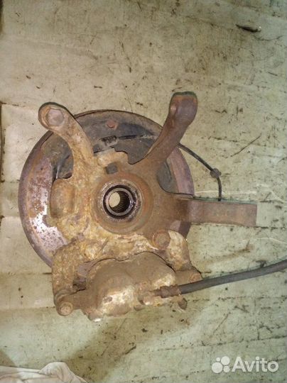 Кулак поворотный Nissan X-Trail QR20DE 2005