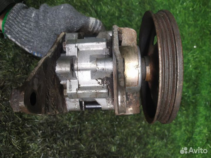 Насос гидроусилитель руля Toyota Avensis