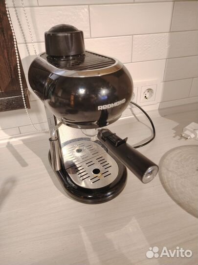 Кофеварка рожковая Redmond бу