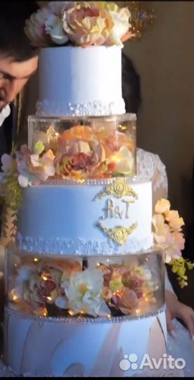 Подставка для торта с цветами и подсветкой в аренд