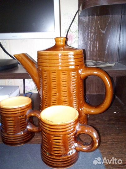 Чайник с кружкой