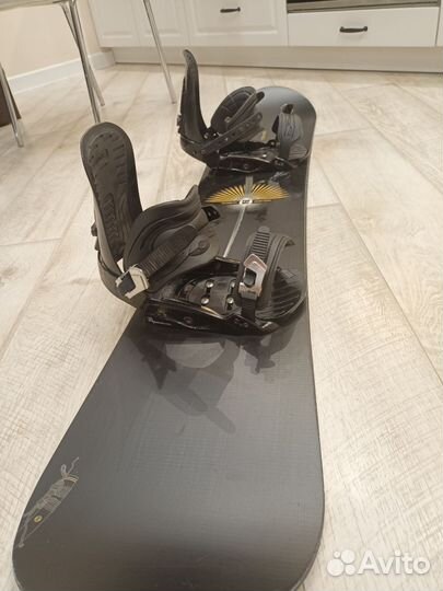 Сноуборд с креплениями