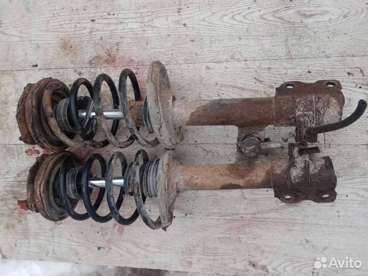 Стойка амортизатора Hyundai Santa Fe (SM) 2004