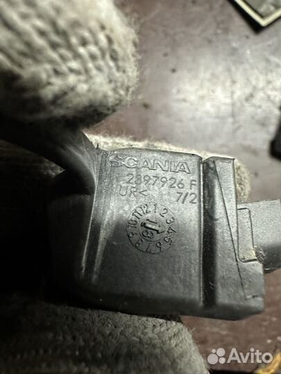 Уплотнитель стекла левый Scania 6 2397926