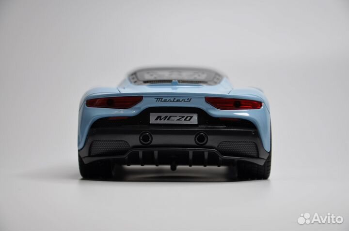Модель автомобиля Maserati MC20 металл