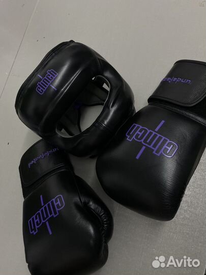 Боксерские перчатки и шлем clinch
