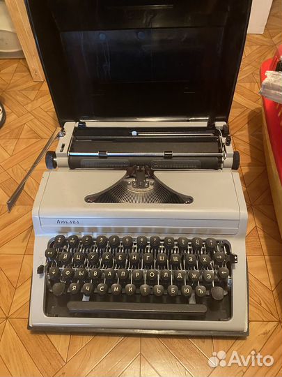 Пишущая машинка Любава