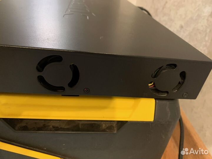 Коммутатор с 24 портами D-Link