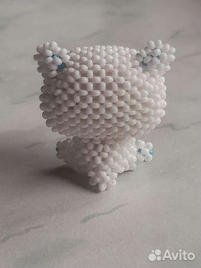 Лунный мишаня из бисера амигуруми