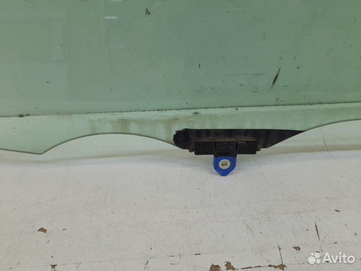 Стекло двери переднее левое Toyota Camry 70