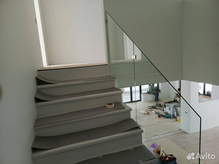 Стеклянные перила для лестниц