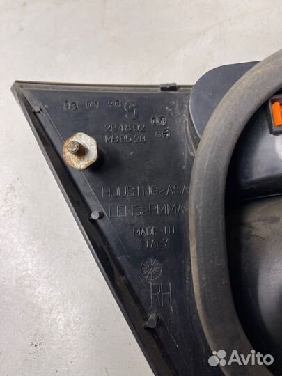 Фонарь задний левый Mitsubishi Carisma седан 4G92