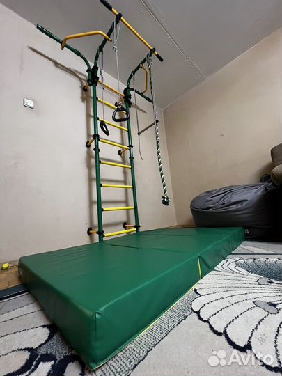 Шведская стенка. Спортивный комплекс. Турник