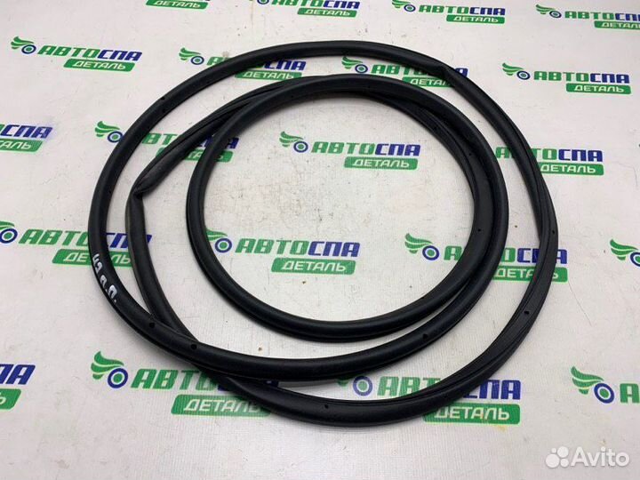 Уплотнитель двери передний правый Mazda Cx-30