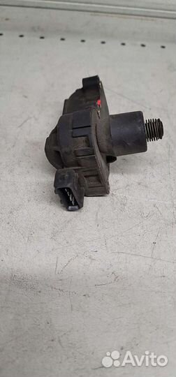 Шаговый двигатель моновпрыск VW Golf Passat 1988г