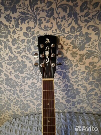 Акустическая гитара