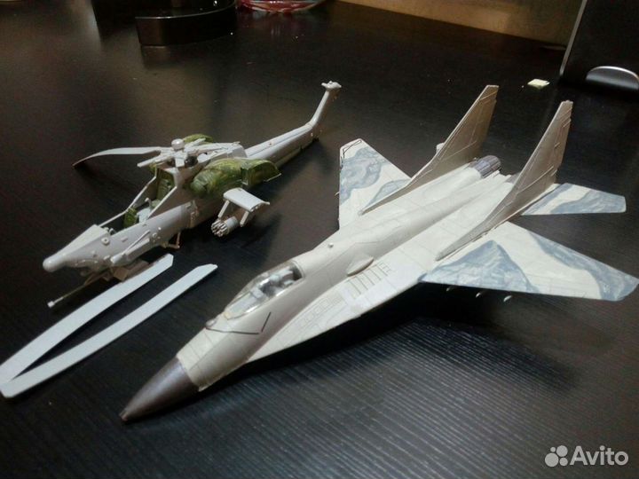 Сборная модель самолета и вертолёта