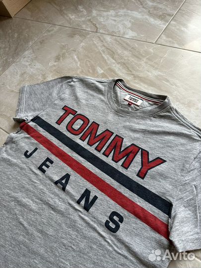 Футболка Tommy Jeans