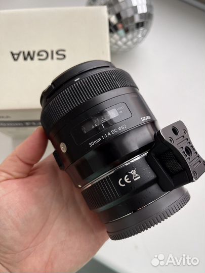 Объектив Sigma 30 mm 1 4